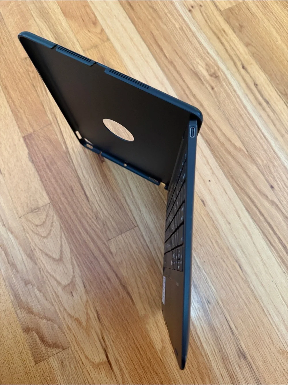 Universal Black Keyboard Case for Tablet with Trackpad